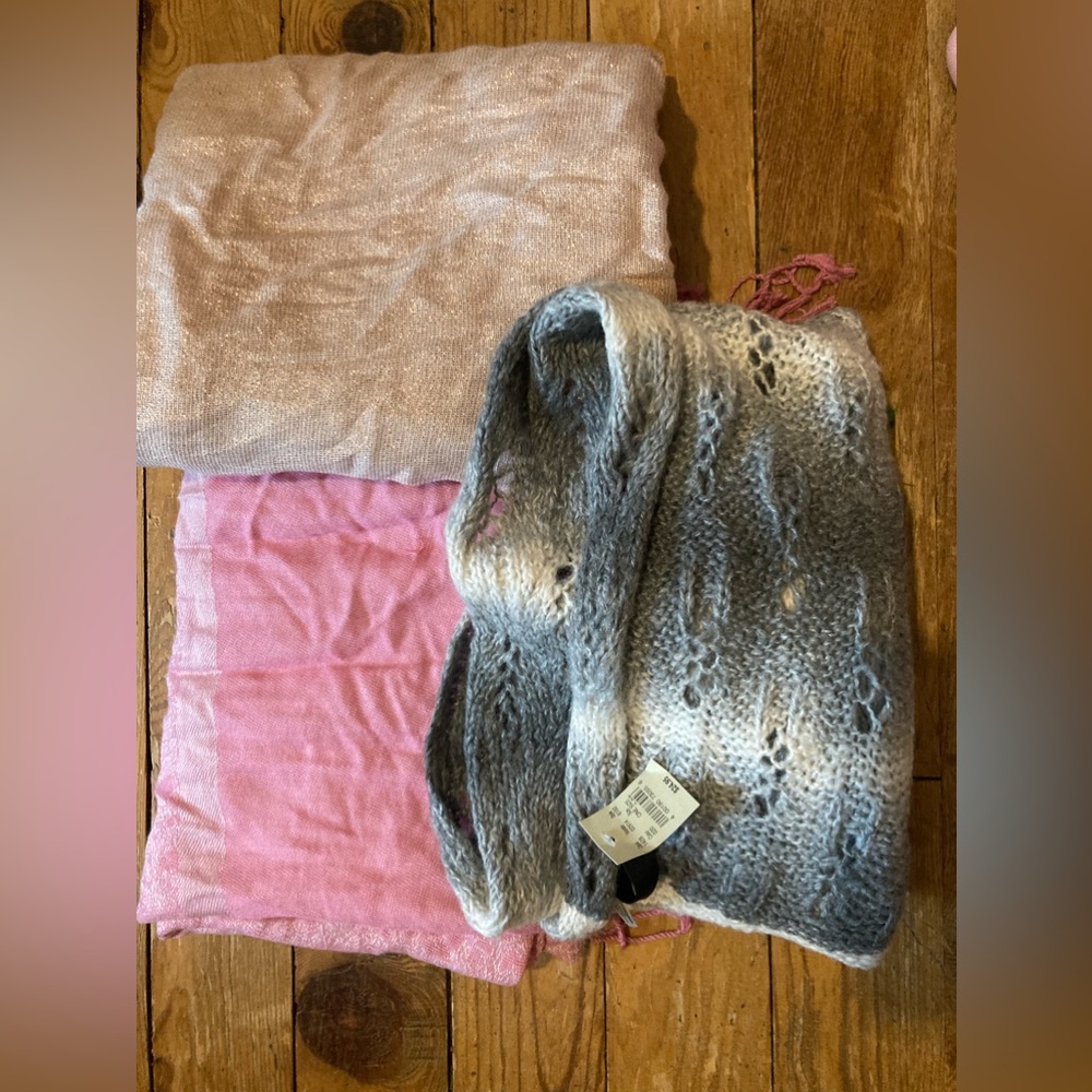 Women’s scarves